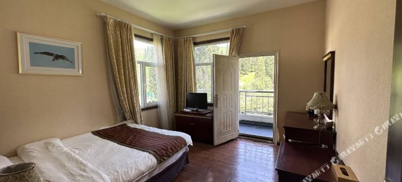 和静巩乃斯山庄图片