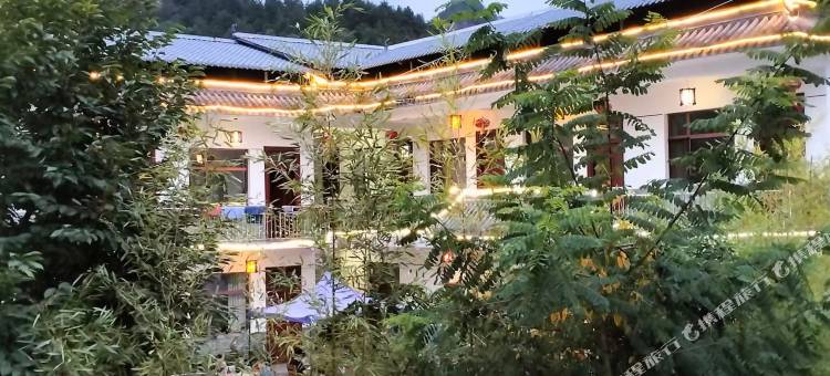 麦积山鸟语花香庄园图片