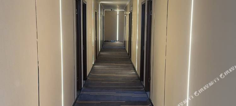 四月天宾馆(镇江火车站万达广场店)图片