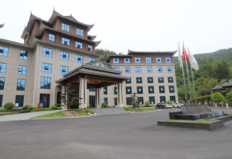 武当大明峯酒店外景图