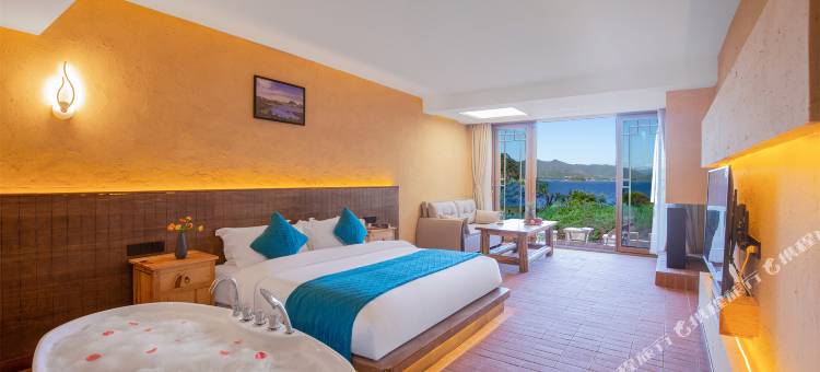 泸沽湖德央度假山庄图片