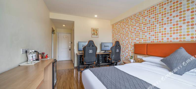 尖峰电竞酒店(两路口地铁站皇冠大扶梯店)图片