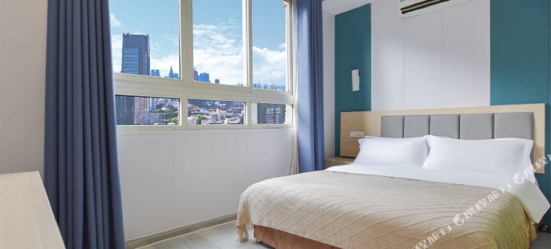 阿哆娜假日酒店(袁家岗地铁站重医医科大学附属一院店)图片