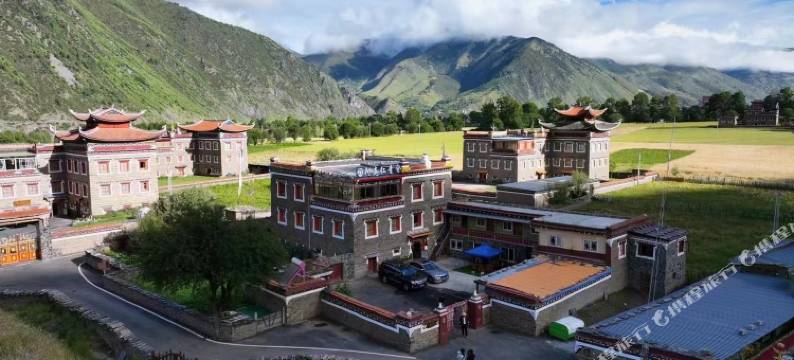 阿克仁青仓民宿(甲根坝店)图片