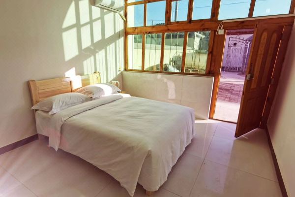 查看更多延安宝塔区南泥湾镇马坊村23号, 中国显示地图民宿成宝民宿