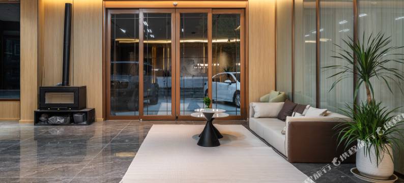 康定盛世名人酒店(新都桥店)图片