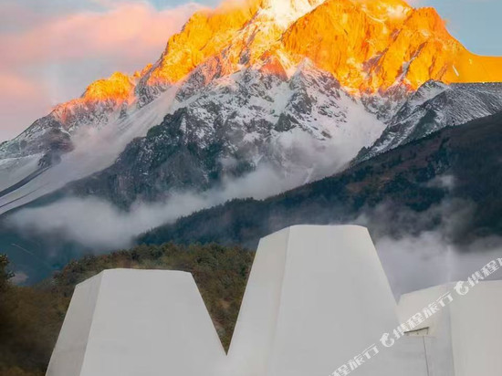 丽思漫•溯野雪山野奢度假酒店