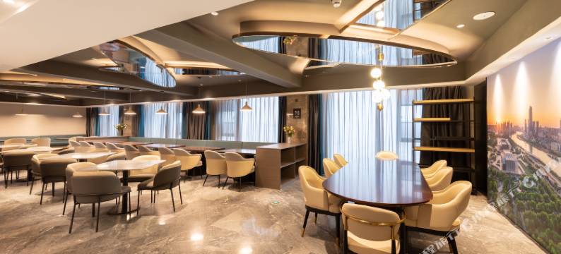 武汉青年汇金融港亚朵酒店图片