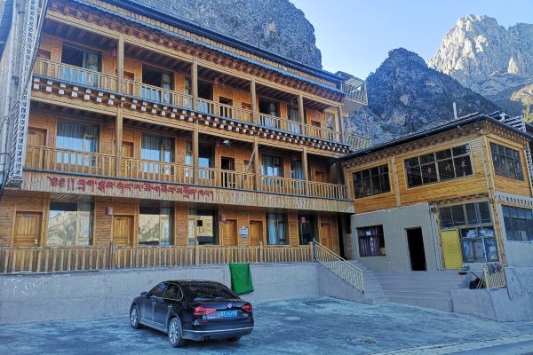迭部扎尕那热姆酒店