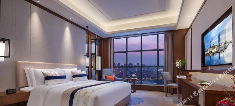 华良华天假日酒店(长沙黄花国际机场龙华地铁站店)图片