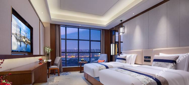 华良华天假日酒店(长沙黄花国际机场龙华地铁站店)图片