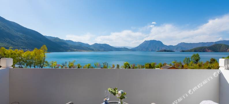泸沽湖白马轻奢湖景民宿图片