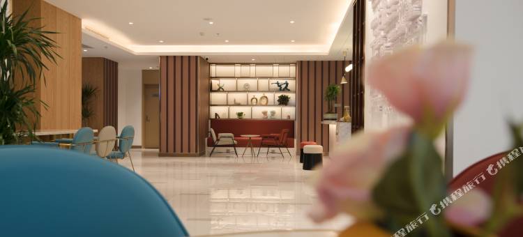 白玉兰商务酒店(焦作远大未来城高铁站店)图片