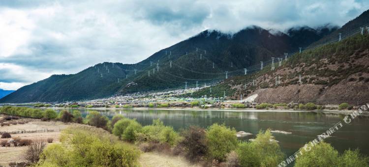 林芝华发智选假日酒店图片