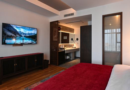 QIANNA HOTEL (Gongyi Huaxi Square)Hotel Overview