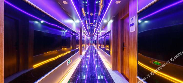 TT电竞酒店(广州白云火车站百信广场店)图片