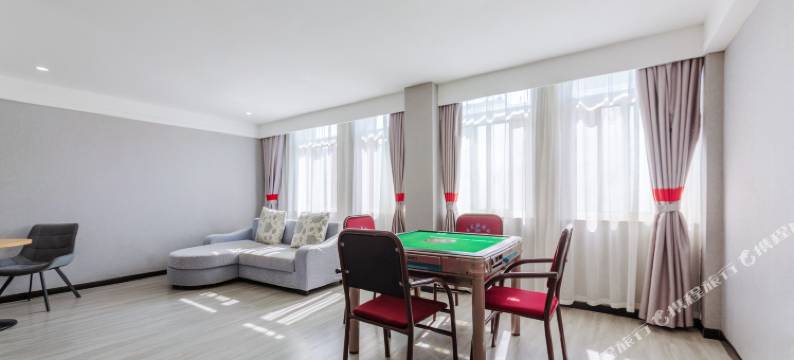 骏逸精选酒店(通山九宫大道店)图片