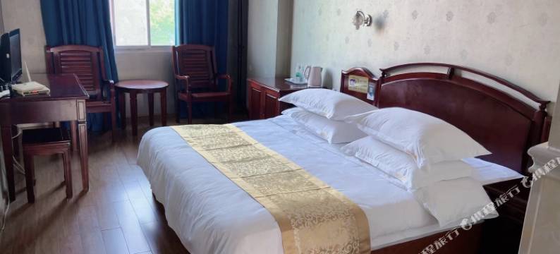 瑞丽鑫龙酒店(财富广场店)图片