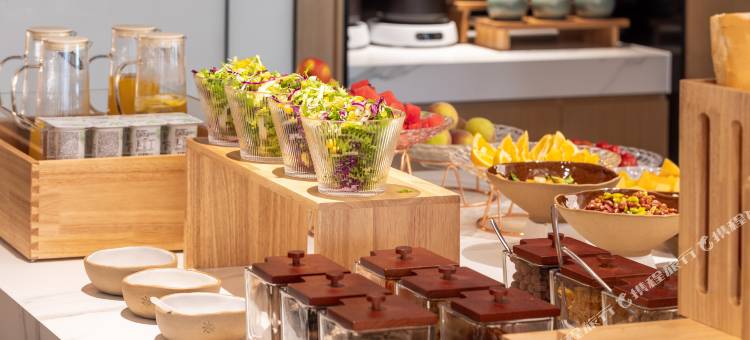 济南舜耕会展中心六里山南路亚朵酒店图片