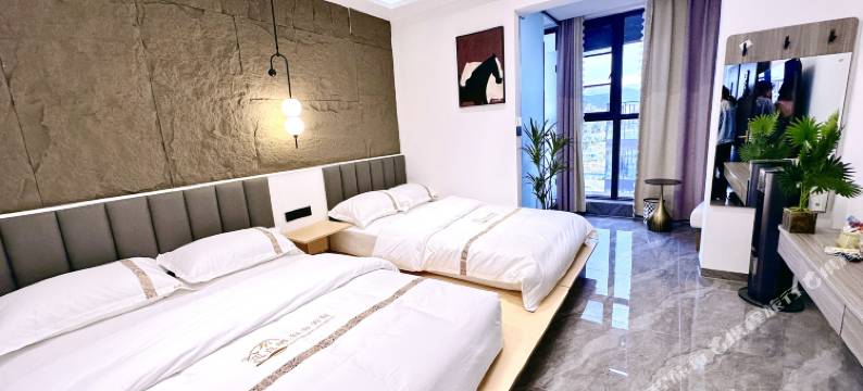 良栖·轻奢美宿(昆明高铁南站店)图片