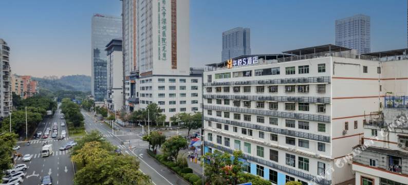 深圳华悦S酒店(大运中心龙城公园地铁站店)图片