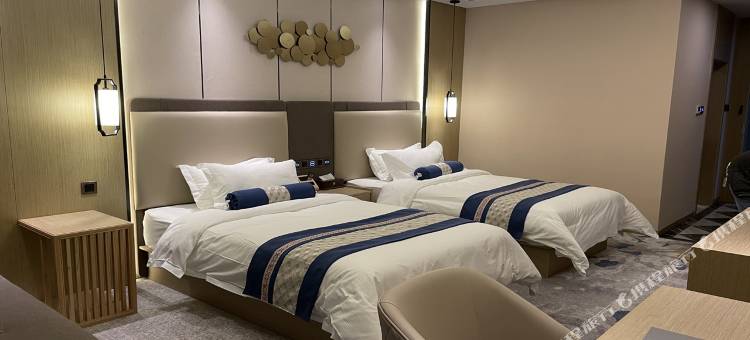 阿吉拉姆温泉酒店(甘孜白塔公园店)图片