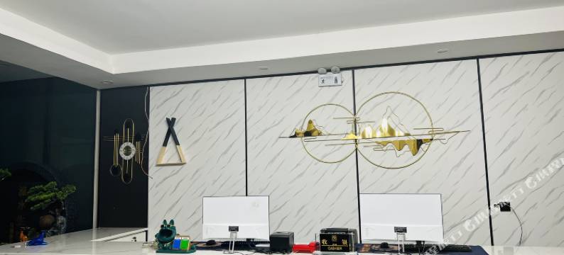 雷波马湖假日酒店图片