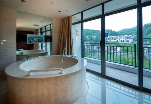 Yichun Grand Metropark Resort Hotel Overview