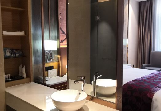 Yilong Hotel Hotel Overview