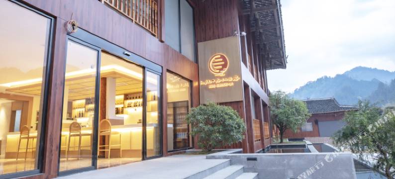 卜拉·丹江田居图片