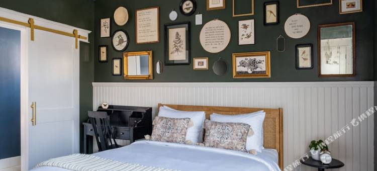 鸡舍(The Hen Houses)图片