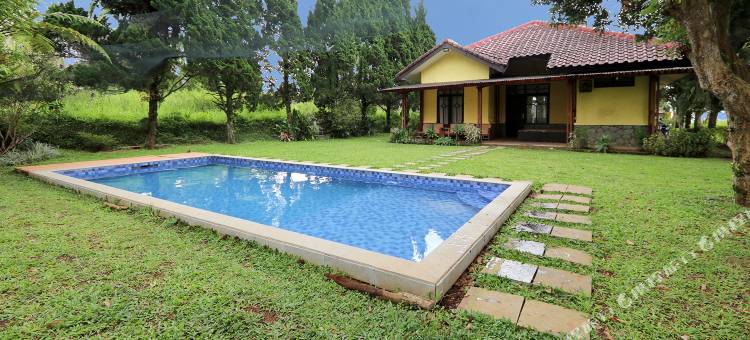 带游泳池的Villa ChavaMinerva Hanni Ciater(Villa ChavaMinerva Hanni Ciater with Pool)图片