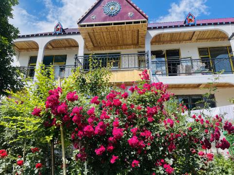 那拉提镇来客民宿