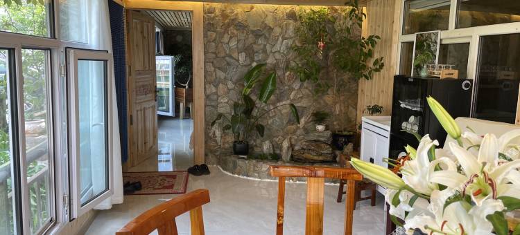 王玉章家庭游·Garden庭院观景度假民宿(额尔古纳龙山公园店)图片