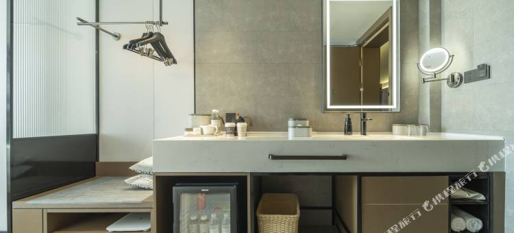 哈尔滨西站城乡路地铁站亚朵酒店图片