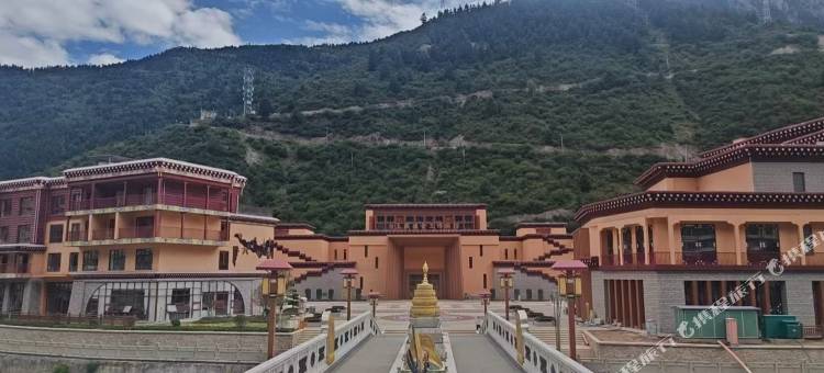 鼎苒时光酒店(白玉县店)图片