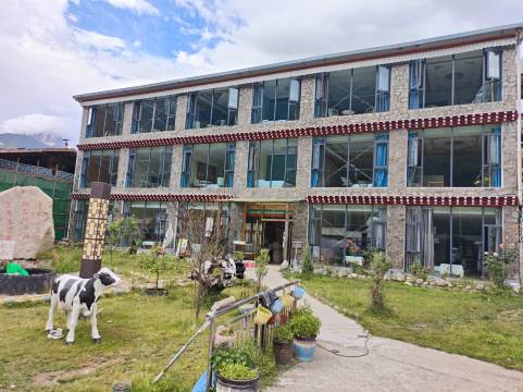 巴松措遇见你·餐吧观景民宿