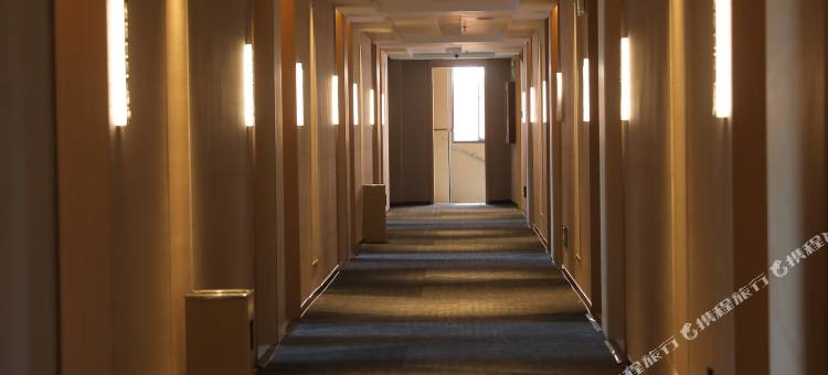 四季影院酒店(南昌八一广场火车站店)图片