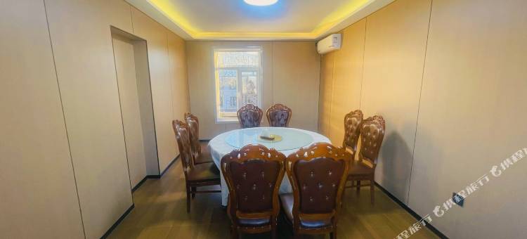 逊克乌娜吉白桦小镇酒店图片