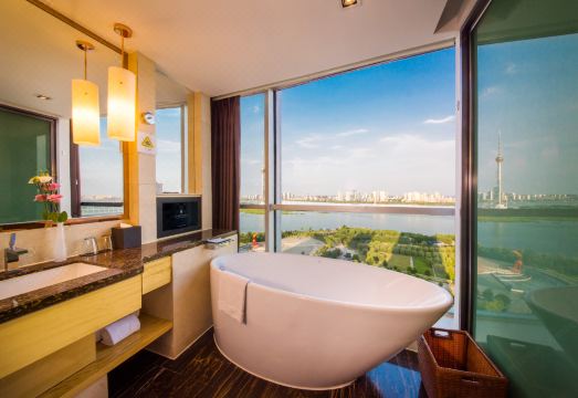 Pullman Linyi Lushang Hotel Overview