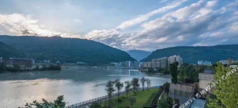 湖畔云上酒店(天全中医院店)图片