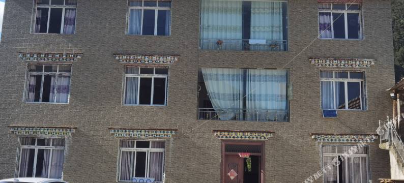 康定勒马听枫温泉驿站图片