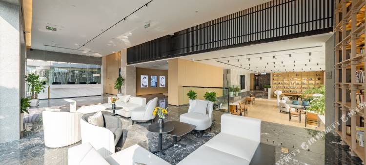 重庆西站站前广场亚朵酒店图片