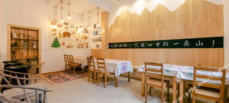 长坪驿户外主题客栈(四姑娘山店)图片