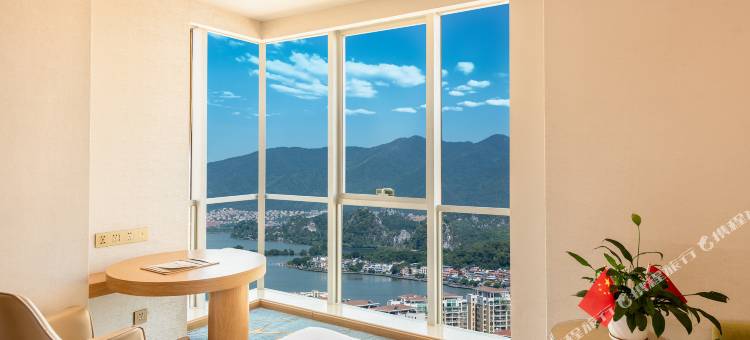 维也纳国际酒店(肇庆市中心湖景店)图片