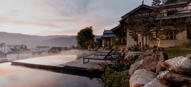 大理洱源朴山.野奢森林温泉图片