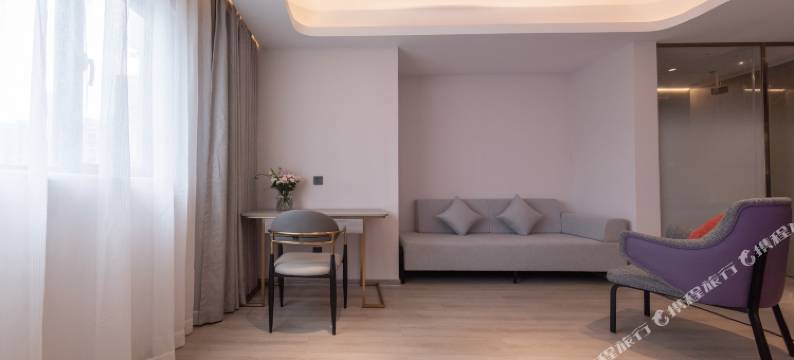 深圳南山南油西地铁站亚朵轻居酒店图片