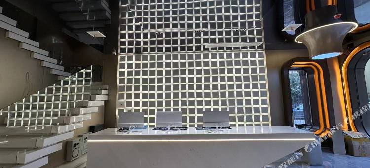 龙腾电竞商务酒店(联盛快乐城店)图片