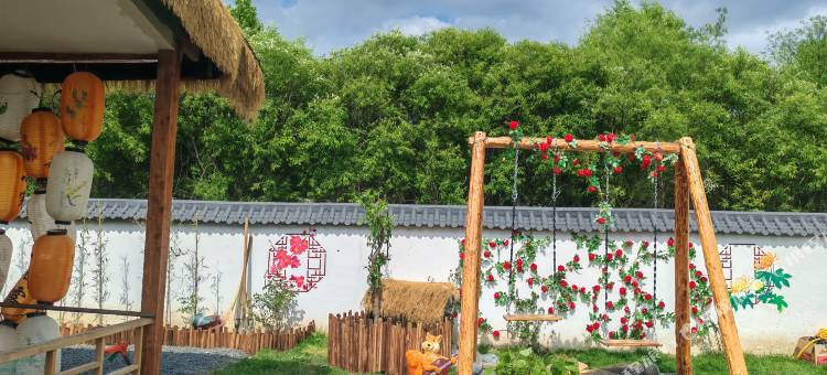 花筑·邻家小院(二道白河长白山高铁站店)图片