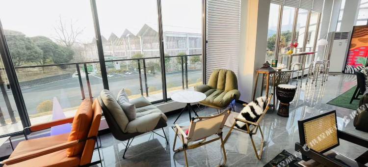 中青景呈畔山度假酒店(河口店)图片